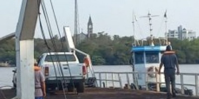 Corrientes: luego de 8 meses volvió a operar la balsa para cruce fronterizo a Brasil