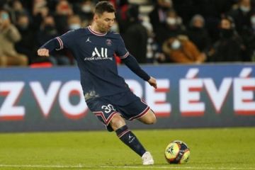  Messi estrenó el Balón de Oro en el empate del PSG ante OGC Niza